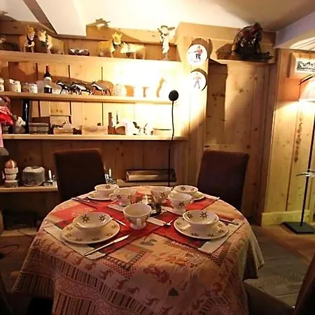 L'atelier D' En Bas La Tine