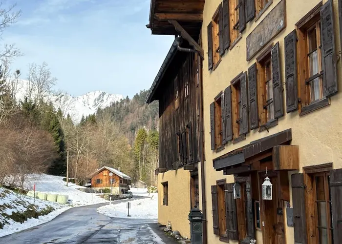 L'atelier D' En Bas Bed & Breakfast *