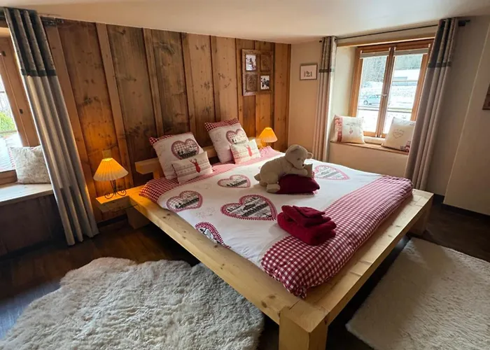 L'atelier D' En Bas Bed & Breakfast *