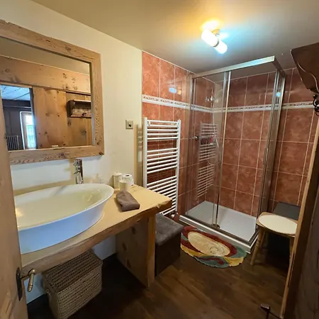 L'atelier D' En Bas Bed & Breakfast