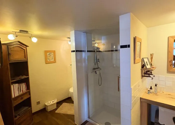 L'atelier D' En Bas Bed & Breakfast