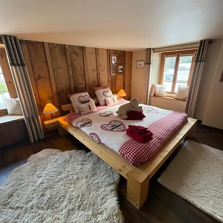 L'atelier D' En Bas Bed and breakfast *